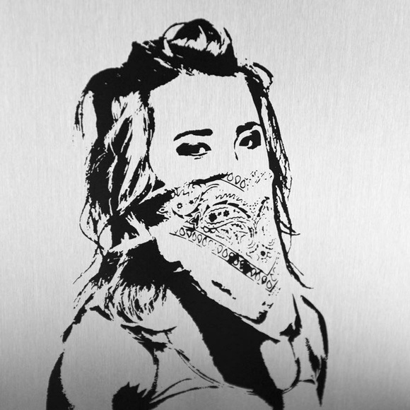 Meet your Posher, Jenna - Picture 2 of 4